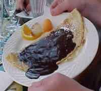 une crêpe au chocolat